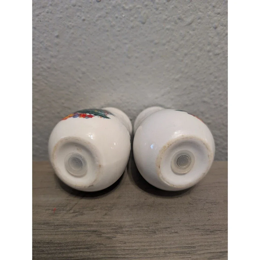 Super Cute Vintage Christmas Tree Ceramic Salt & Pepper Shaker Set